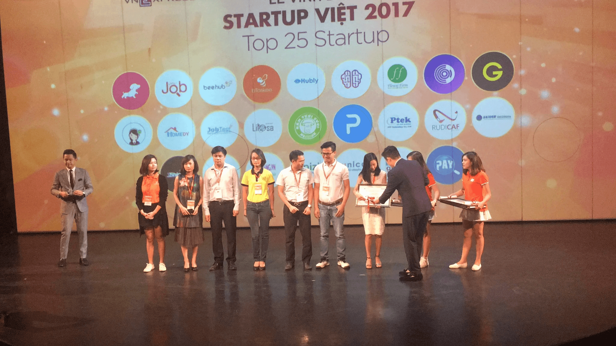 Eraweb vinh dự trở thành TOP 25 công ty khởi nghiệp xuất sắc nhất của Startup Việt 2017 tổ chức bởi VnExpress